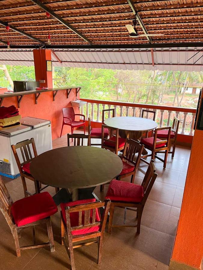 Bonds Hostel Candolim Eksteriør bilde