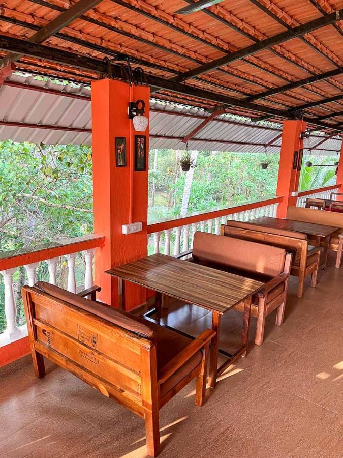 Bonds Hostel Candolim Eksteriør bilde